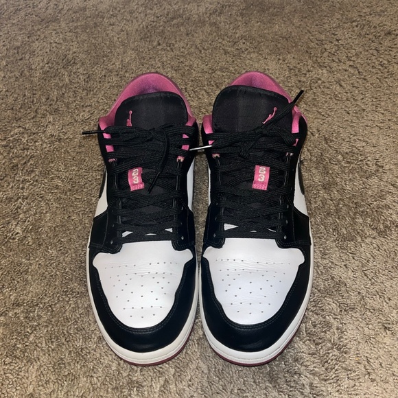 Jordan 1s Fuchsia Low